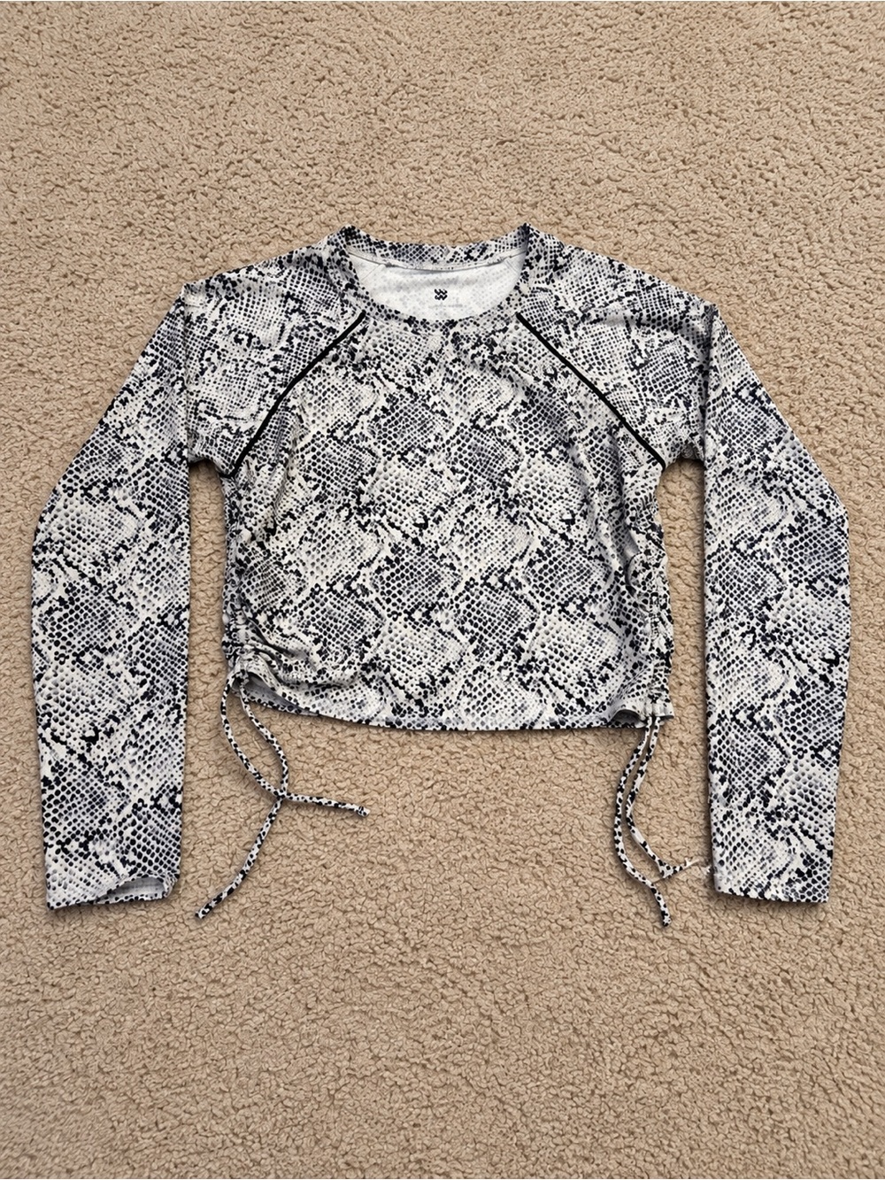 all in motion Snake-Print Long Sleeve Crop Top - White/Black